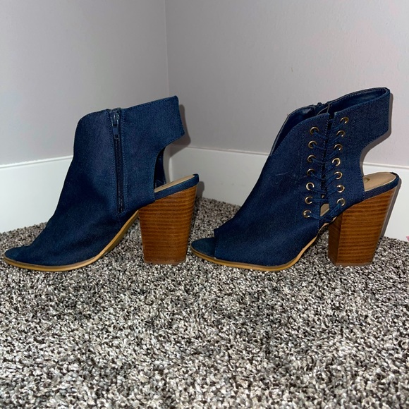 Denim and Brown. Size 9 - Picture 2 of 3